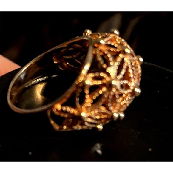 Vintage Avon Statement Ring Gold Tone 1970s Flower Openwork Size 8.5 Signed - Picture 3 of 3